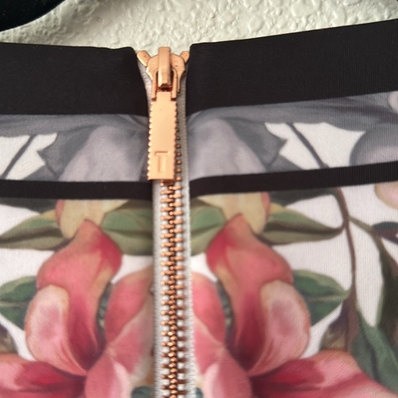 Size 2 Ted Baker London Shawnie Painted Posie Fitted Midi Dress - Picture 3 of 7